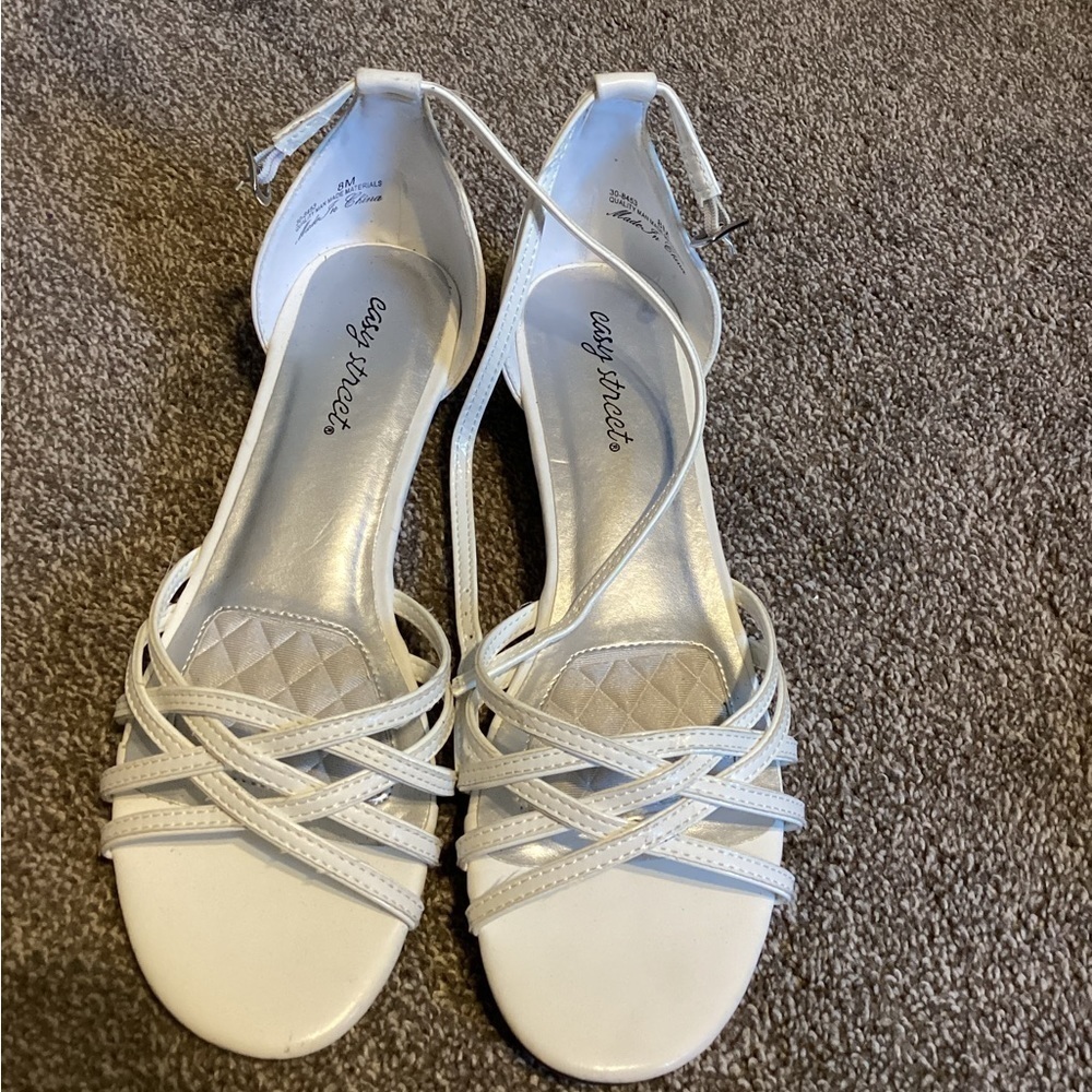 NWOT‎ Easy Street Size 8M Tarrah Wedge Sandal